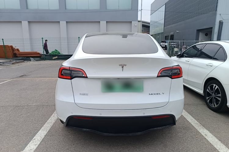Used Tesla Model Y 2022 Long-Range All-Wheel-Drive Version
