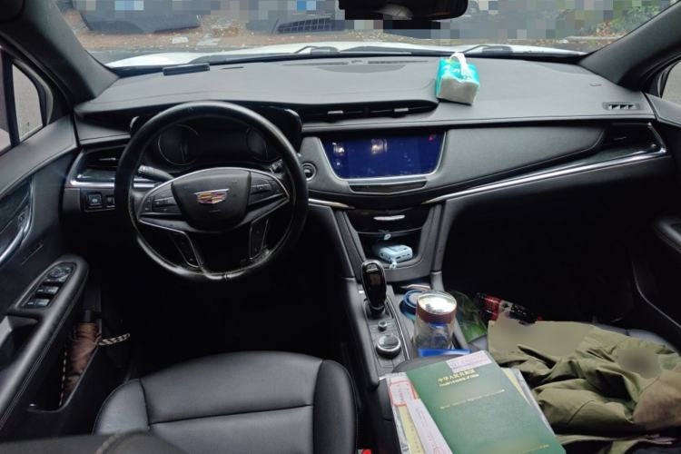 Used Cadillac XT5 2022 2.0T Two-Wheel Drive Luxury Version Center Console