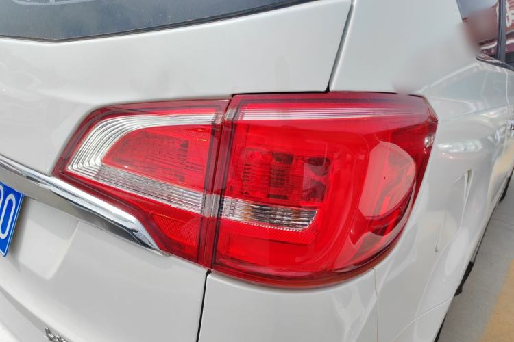 Used Baojun 730 2016 1.5L Manual Comfort Version 7 Seats China V Emission Standard Right Rear Taillight