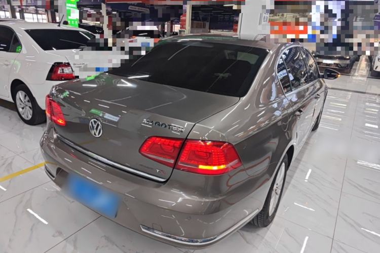 Used Volkswagen Magotan 2015 Facelift 1.8TSI Luxury Model Rear Right 45 Deg