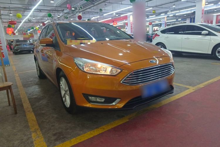 Used Ford Focus 2015 Hatchback 1.6L Automatic Fashion Edition Front Right 45 Deg