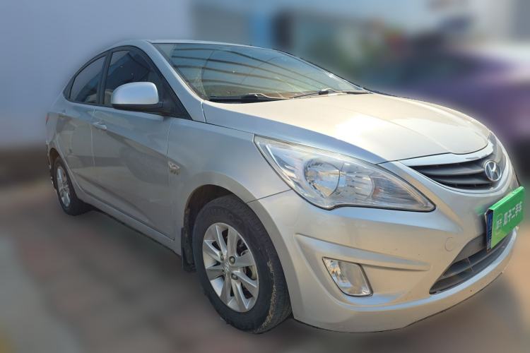 Used Hyundai Verna (older generation) 2010 Sedan 1.4L Manual Comfort GS Front Right 45 Deg