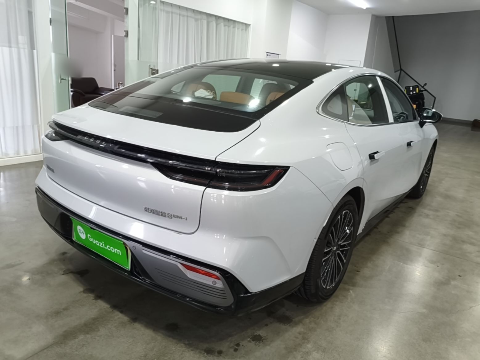 Geely Galaxy 8 2025 130km EM-i Deluxe Edition — снимка 6