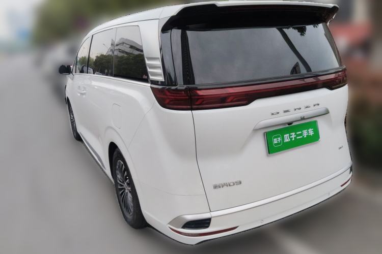 Used Denza D9 2022 DM-i 1040 Prestige Model
