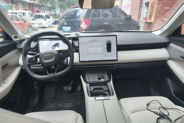 Used Lynk & Co 08 EM-P 2023 220km All-Wheel-Drive Performance Halo Center Console