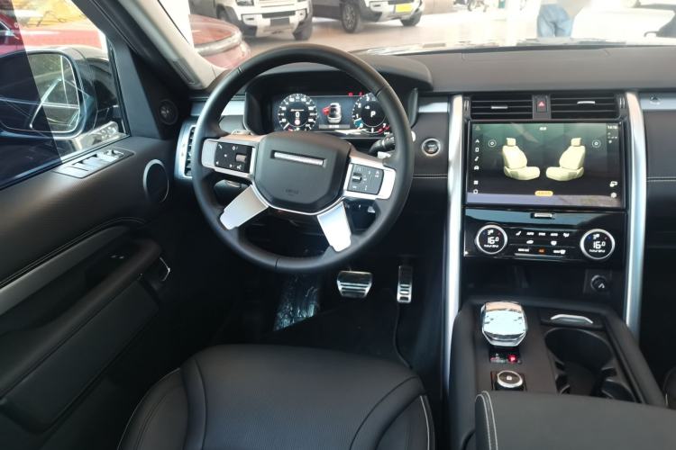 Used Land Rover Discovery 2023 Revised Version 360 PS R-Dynamic S Steering Wheel