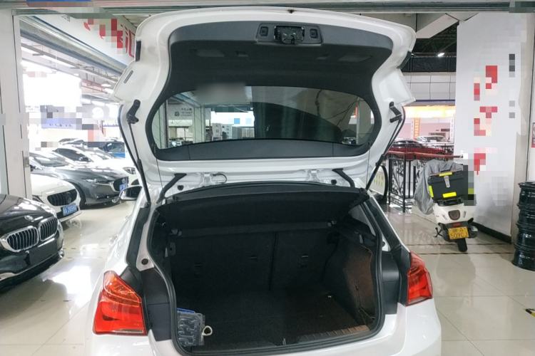 Used BMW 1 Series 2018 118i Leading Model Trunk