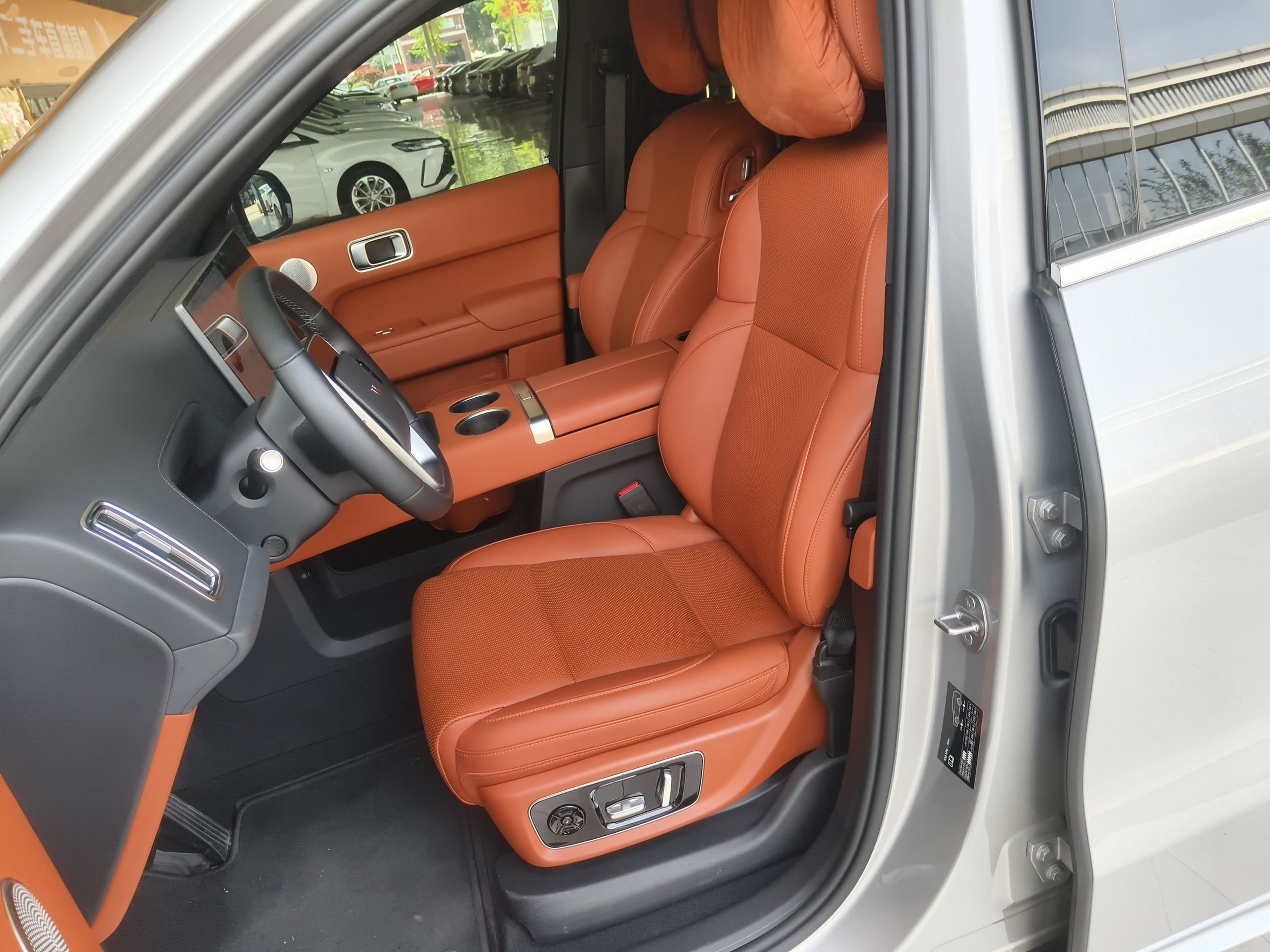 المقاعد الأمامية داخل السيارة