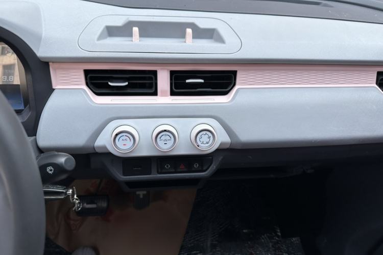 Used Chery New Energy QQ Ice Cream 2022 170km Sundae Phosphate Lithium-Ion