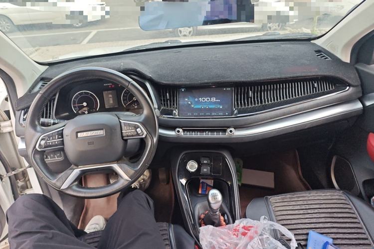 Used Haval H2s 2017 Blue Label 1.5T Manual Elite Model Center Console