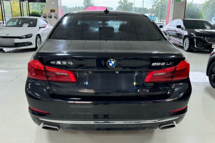 Used BMW 5 Series 2019 Facelifted 525Li Luxury Package Exterior 6