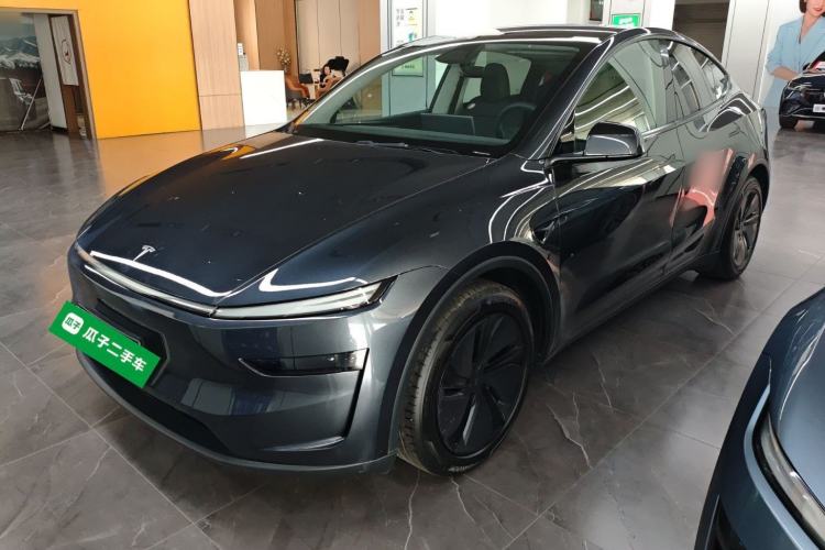 Used Tesla Model Y 2025 Long-Range All-Wheel-Drive Version