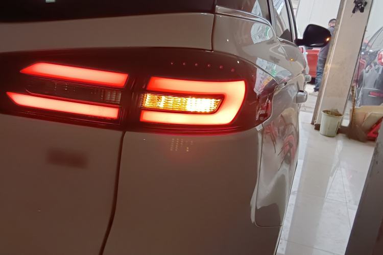 Used Geely Auto Emgrand X7 Sport 2021 1.8TD DCT Two-Wheel Drive Asian Games Comfort Edition Right Rear Taillight