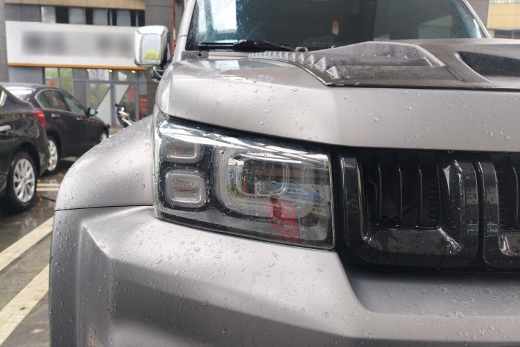 Used BAIC Off-Road BJ40 2023 2.0T Automatic Four-Wheel Drive Ring of the Tower Champion Edition Right Front Headlight