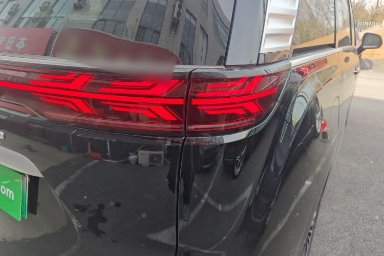 Used Denza D9 2022 DM-i 1040 Prestige Model