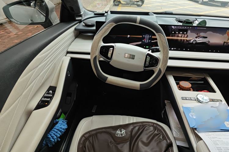 Used Geely Galaxy E8 2024 665 km Range Rear-Drive Starship Long-Range Version
