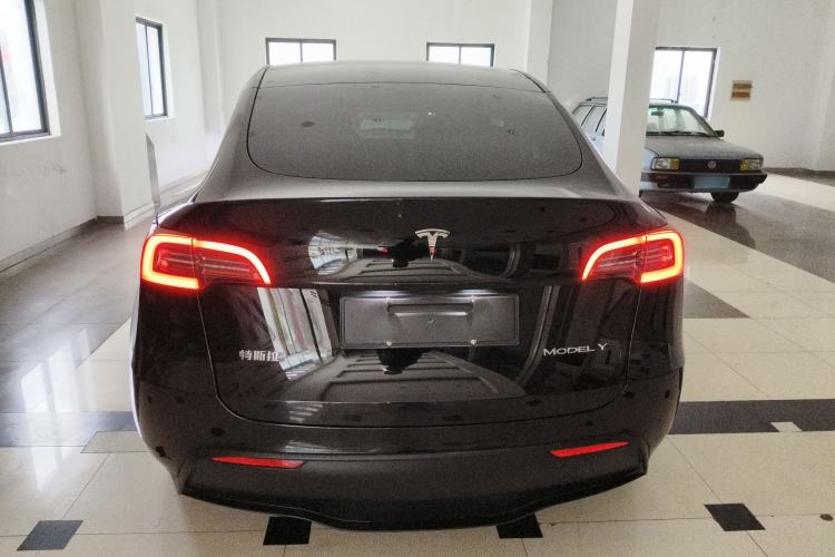 Used Tesla Model Y 2022 Long-Range All-Wheel-Drive Version

