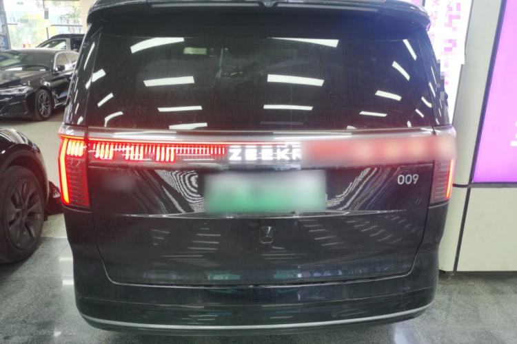 Used Zeekr 009 2024 7-Seater Walk-Through Version Four-Wheel Drive 108 kWh