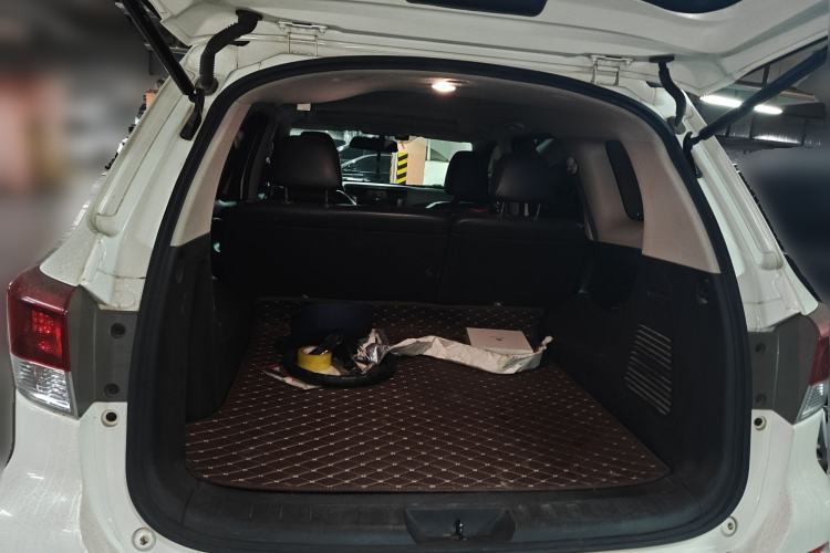 Used Nissan Terra 2018 2.5L Automatic 4x4 Luxury Edition Trunk