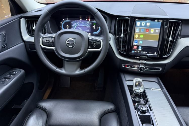 Used Volvo XC60 New Energy 2023 T8 Plug-in Hybrid Long-Range All-Wheel Drive Smart Luxury Edition Interior 3