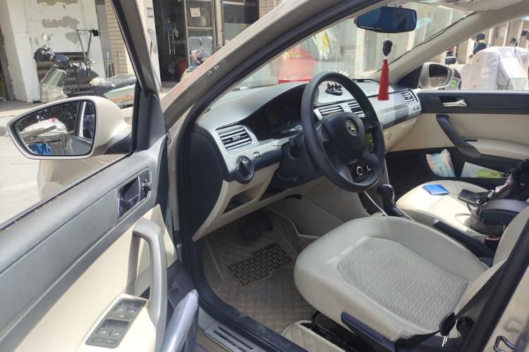 Used Skoda Rapid 2013 1.6L Automatic Smart Selection Model