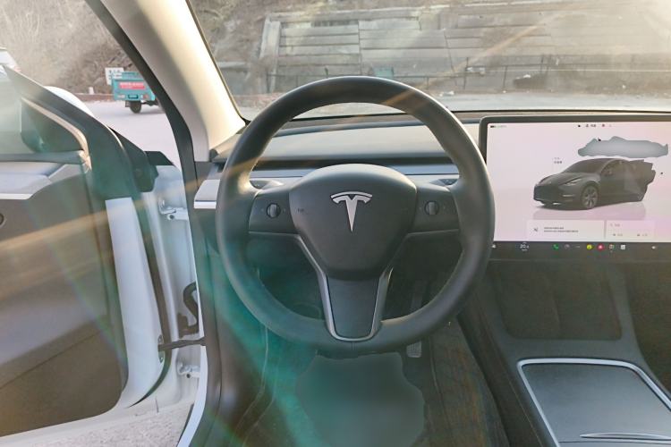 Used Tesla Model Y 2023 Long-Range All-Wheel-Drive Version