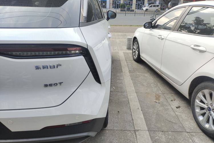 Used Venucia V 2022 260T Black Horse Edition – Top-Tier Choice Right Rear Taillight