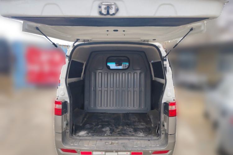 Used Jinbei Hiace X30 2023 1.5L Business-Style Van 2/5-Seater Air-Conditioned Version SWC15M Trunk