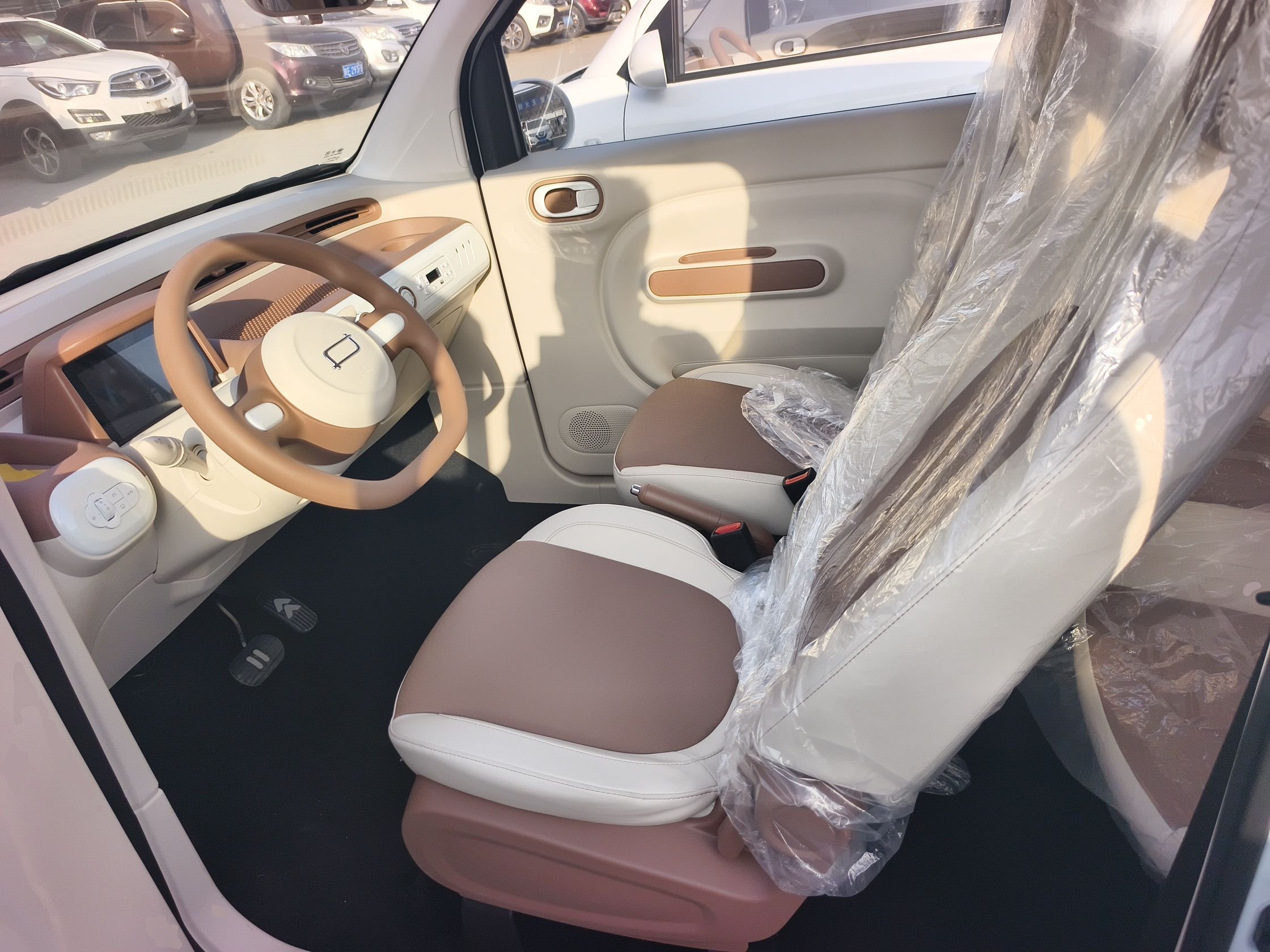 المقاعد الأمامية داخل السيارة