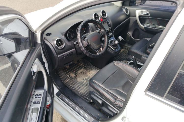 Used Haval H6 2015 Upgraded Model 1.5T Manual Two-Wheel Drive Elite Version Driver Seat