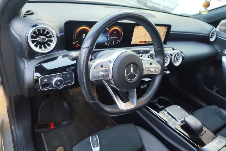 Used Mercedes-Benz A-Class 2022 Revised Version A 200 L Sport Sedan Fashionable Style