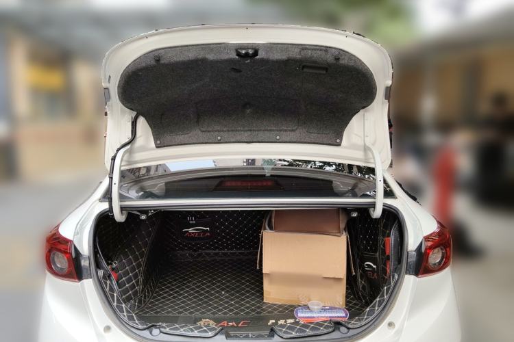 Used Mazda 3 Axela 2017 Sedan 1.5L Automatic Luxury Model China VI Standard Trunk