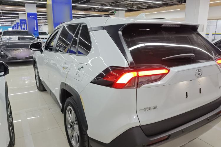 Used Toyota RAV4 2021 2.0L CVT Two-Wheel Drive Fashion PLUS Edition
