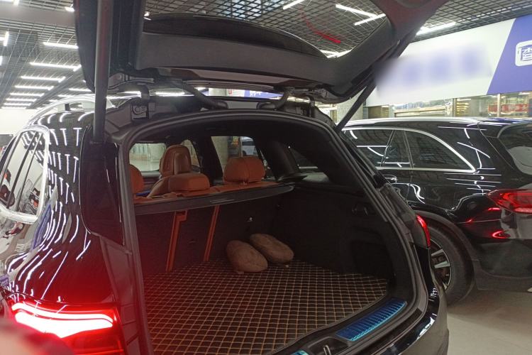 Used Mercedes-Benz GLC 2023 Facelift GLC 260 L 4MATIC Luxury Version 5 Seats
