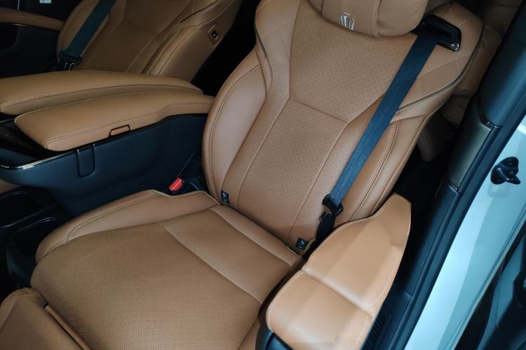 Used Toyota Vellfire 2024 Crown Dual-Engine 2.5L Supreme Executive Edition
