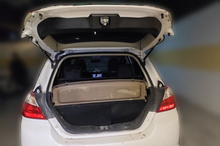 Used Venucia R50 2016 1.6L Manual Elite Edition
