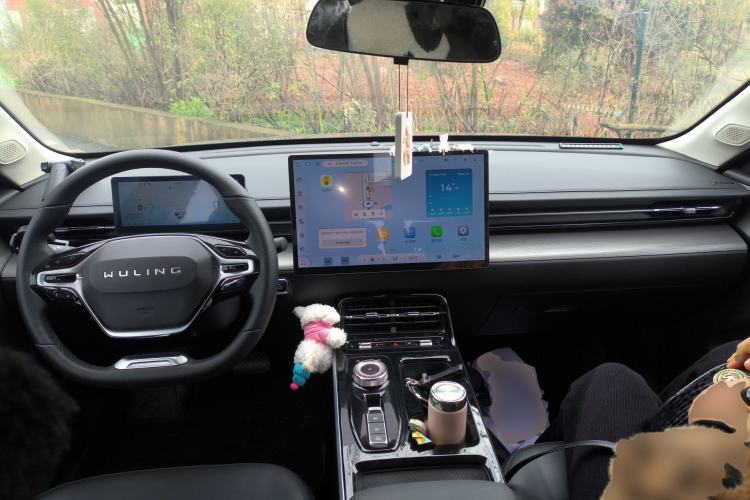 Used Wuling Xingguang 2024 Co-Creation Edition 150 Advanced Model Center Console