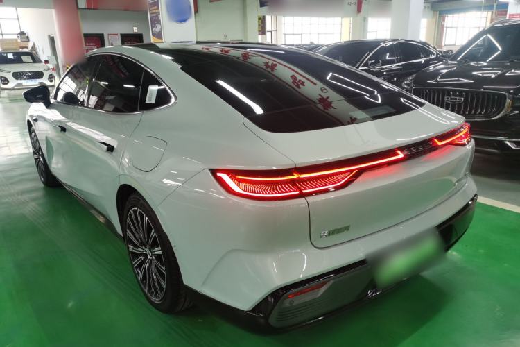 Used Geely Galaxy 8 2025 130km EM-i Flagship Edition Rear Left 45 Deg