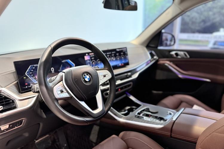 Used BMW X7 2023 xDrive40i Luxury Package with Leading Features