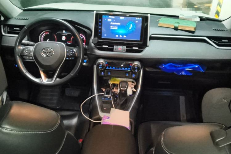 Used Toyota RAV4 2020 2.0L CVT Two-Wheel Drive Prestige Edition Center Console