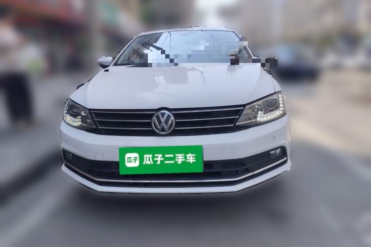 Used Volkswagen Sagitar 2015 230TSI Automatic Luxury Model
