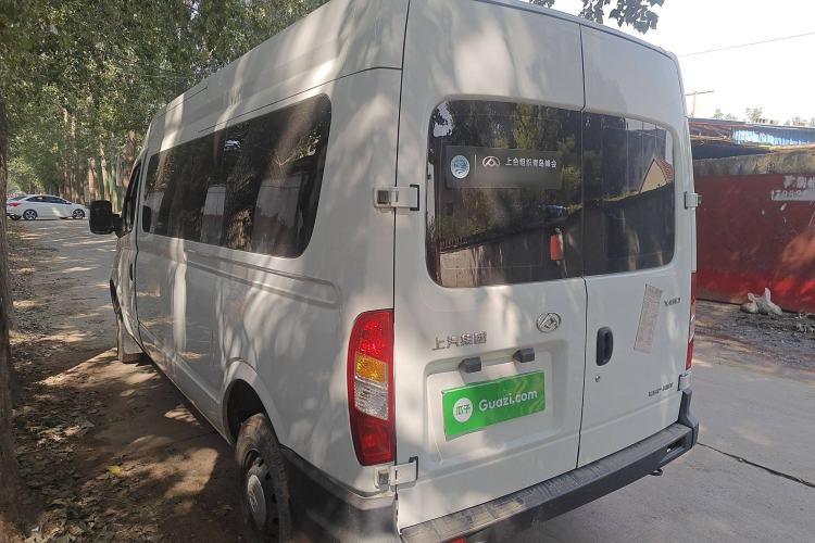 Used SAIC MAXUS Xintu V80 2019 2.5T Classic Model AMT Aoyuntong Long Wheelbase Mid-Roof 7-Seater
