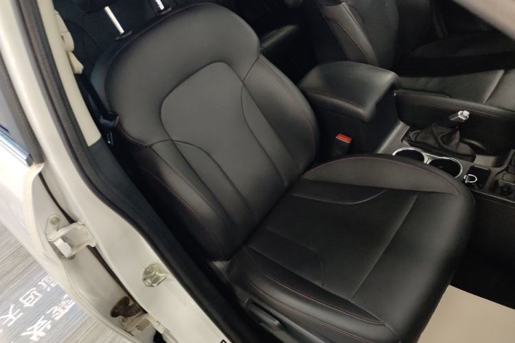 Used Haval M6 2019 1.5T DCT Two-Wheel Drive Value Edition China VI Standard Right Front Seat