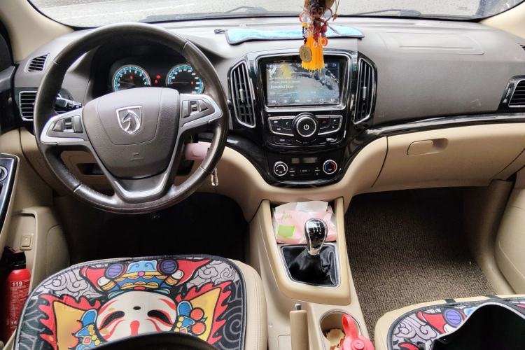 Used Baojun 730 2014 1.5L manual luxury trim 7 seats