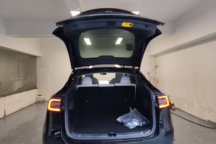 Used Tesla Model Y 2021 Standard Range Rear-Wheel Drive Version Trunk