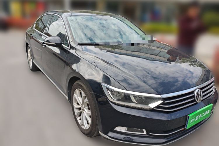 Used Volkswagen Magotan 2019 330TSI DSG Luxury Model China V Standard Front Right 45 Deg