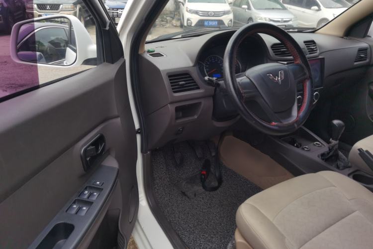 Used Wuling Hongguang 2014 1.5L S Standard Version

