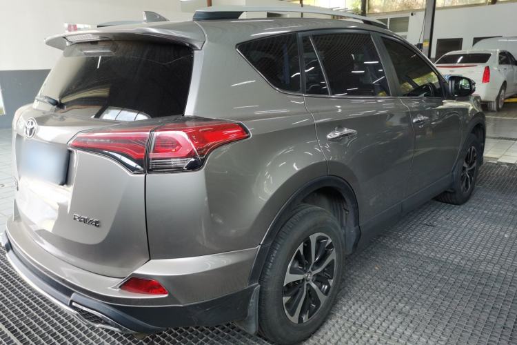 Used Toyota RAV4 2016 2.0L CVT Two-Wheel Drive Fashion Edition China V Standard