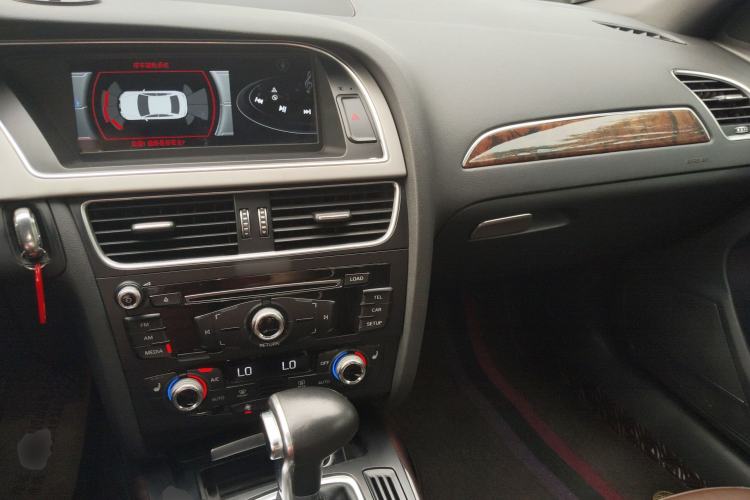 Used Audi A4L 2015 35 TFSI Automatic Comfort Model Center Console