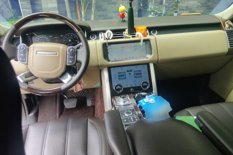 Used Land Rover Range 2016 3.0 SC V6 Vogue Center Console